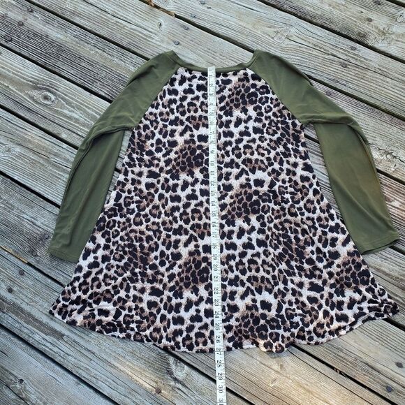 Womens Sz Medium Tunic Animal Print With Green Long Sleeves - Picture 5 of 5